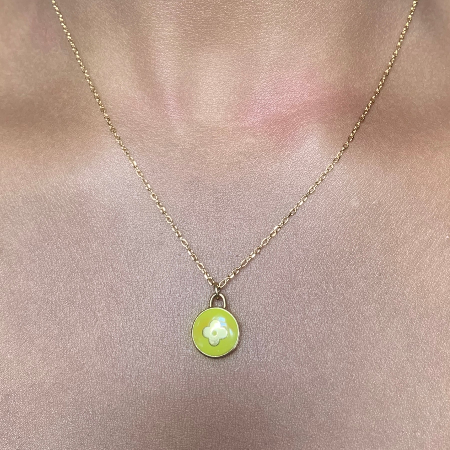 LV clover pendant necklace